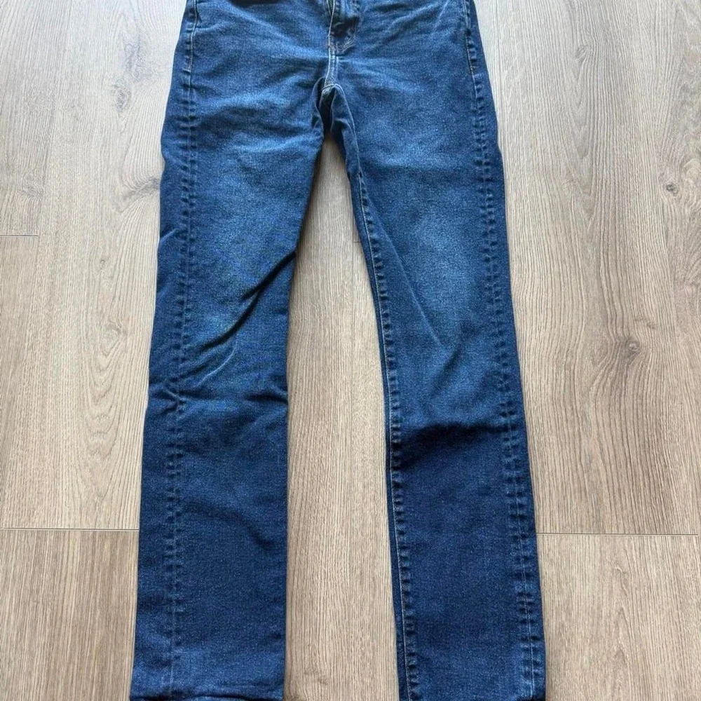 Amazon Essentials Slim Jeans 29x34 Dark Wash Stretch Denim Pants